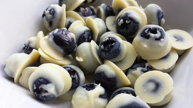 Blauwe-bessen-witte-chocolade.jpg