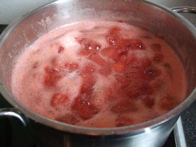 20130621-aardbeienjam-0537161371890168.jpg