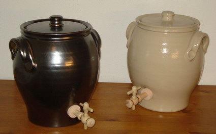 Keuls-azijnpotten-3-liter-steengoed-zoutglazuur-met-tapkraan-en-kurk-f242841386194377.jpg