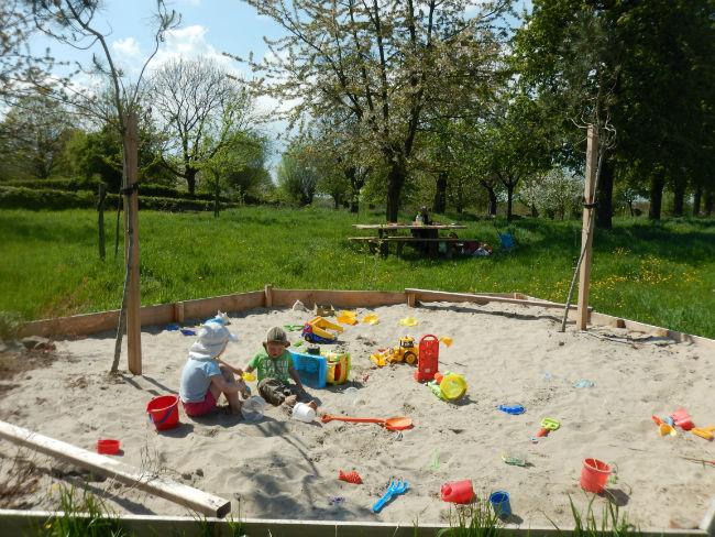 Kinderen-picknicktafel62471463330794.JPG