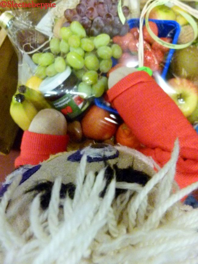 Kwam-dr-een-fruitmandvond-ze-wel-lekker91661561761409.JPG