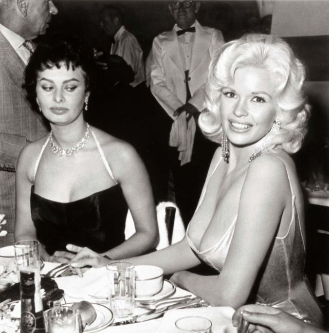 919227401_Sophia-Loren-Jayne-Mansfield(2).thumb.jpg.8f2a766be3af410144d5c87dd5390f2f.jpg