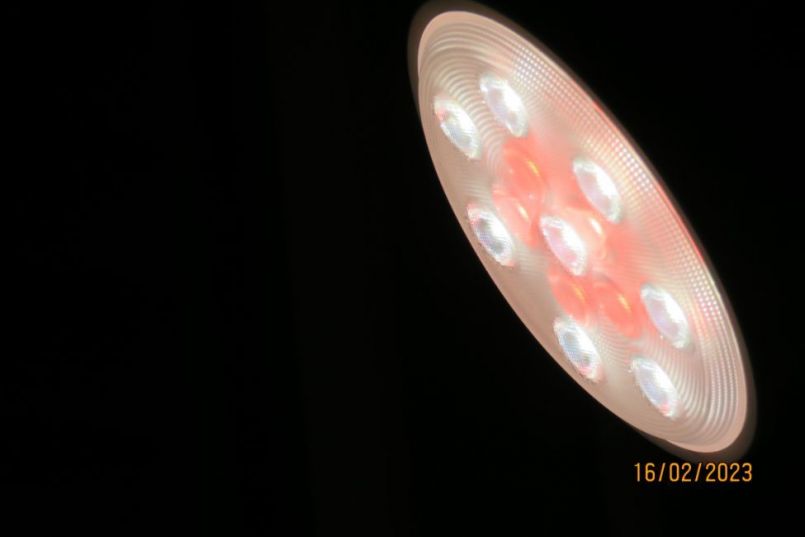groeilamp1.thumb.JPG.54bd33d63b2644320cb078e5aaf001ad.JPG