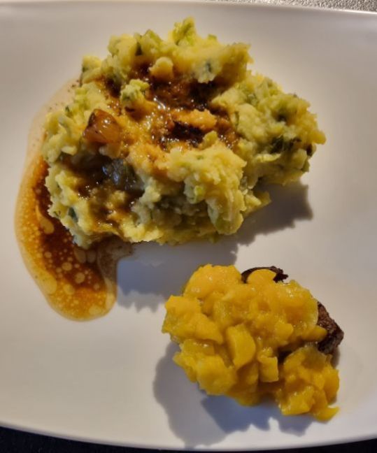 Hertenfilet, mangosaus en paksoi stamppot.jpg