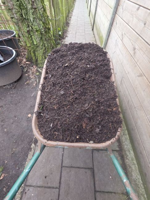 compost kruiwagen.jpg