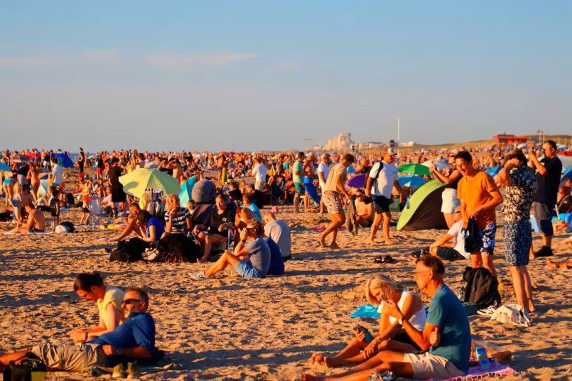 strand-katwijk-was-het-druk-eclips.jpg