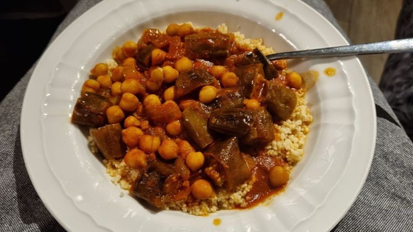 Aubergine kikkererwten curry 2.jpg